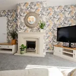 A Cosy, Modern 3 Bedroom House In *
