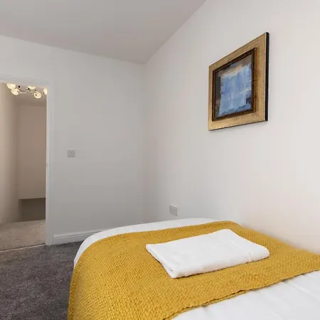 A Cosy, Modern 3 Bedroom House In * 米德尔斯伯勒