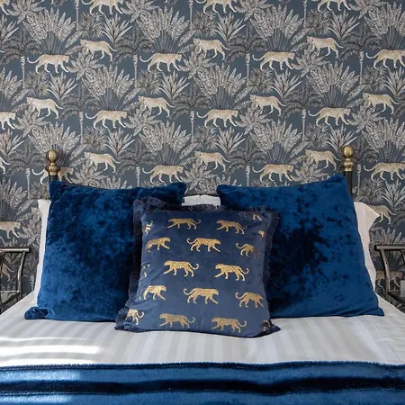 A Cosy, Modern 3 Bedroom House In