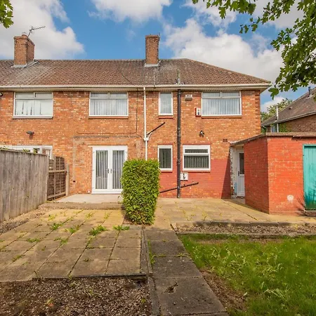 A Cosy, Modern 3 Bedroom House In