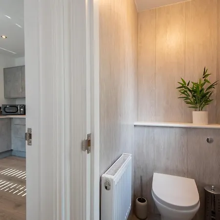 A Cosy, Modern 3 Bedroom House In * 米德尔斯伯勒