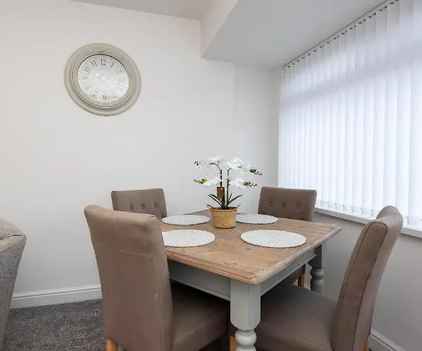 Holiday home A Cosy, Modern 3 Bedroom House In *