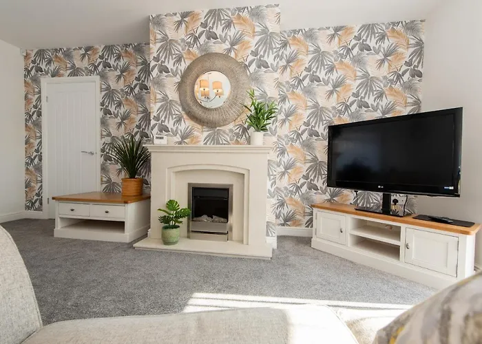 A Cosy, Modern 3 Bedroom House In *