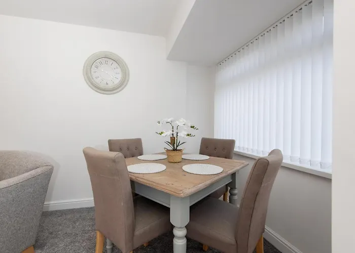 Holiday home A Cosy, Modern 3 Bedroom House In *