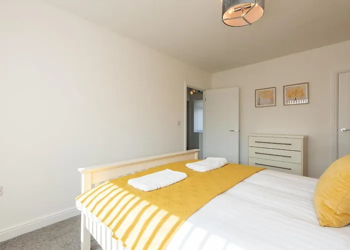 Holiday home A Cosy, Modern 3 Bedroom House In *