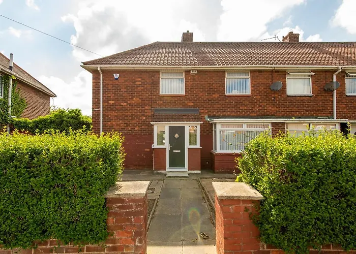 A Cosy, Modern 3 Bedroom House In