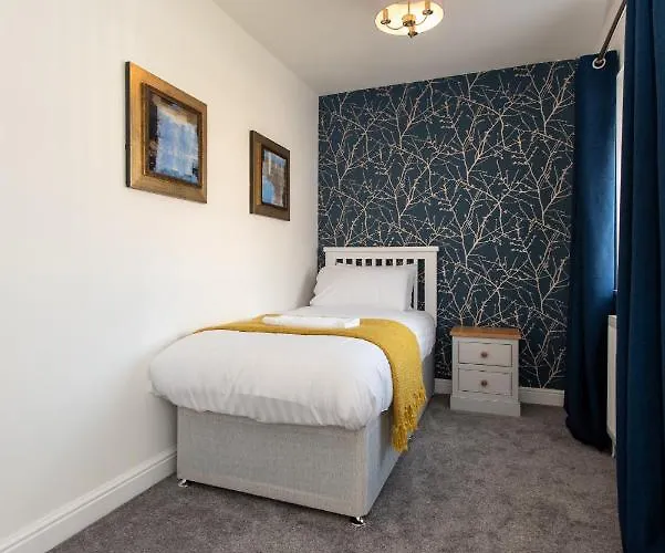 Holiday home A Cosy, Modern 3 Bedroom House In *