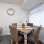 Dom wakacyjny A Cosy, Modern 3 Bedroom House In *