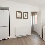 Dom wakacyjny A Cosy, Modern 3 Bedroom House In