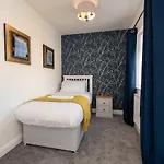 A Cosy, Modern 3 Bedroom House In Dom wakacyjny